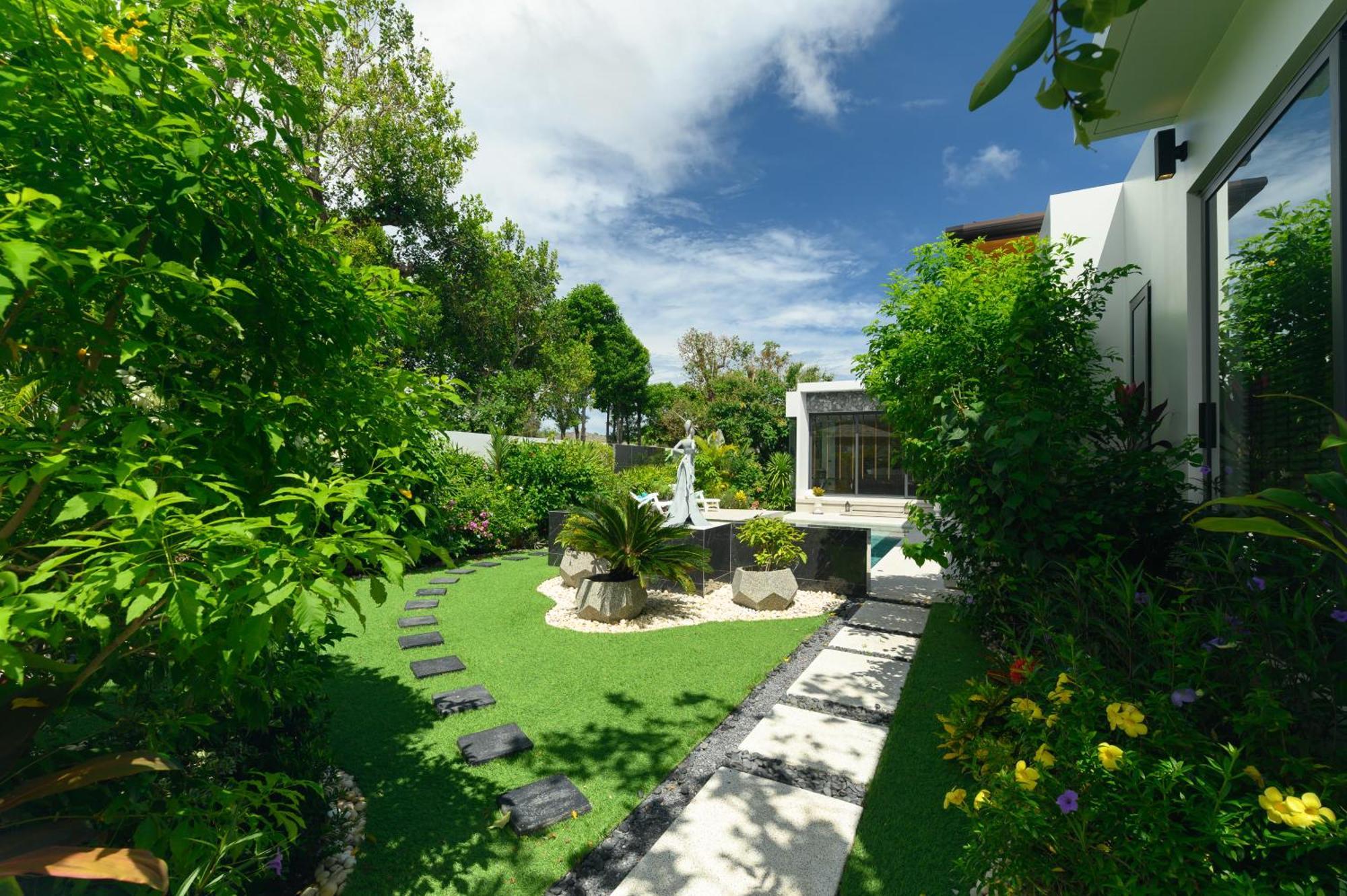 Villa Botanica Modern Loft By Resava