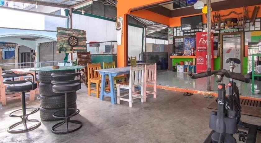 Oyo 586 I Hostel *