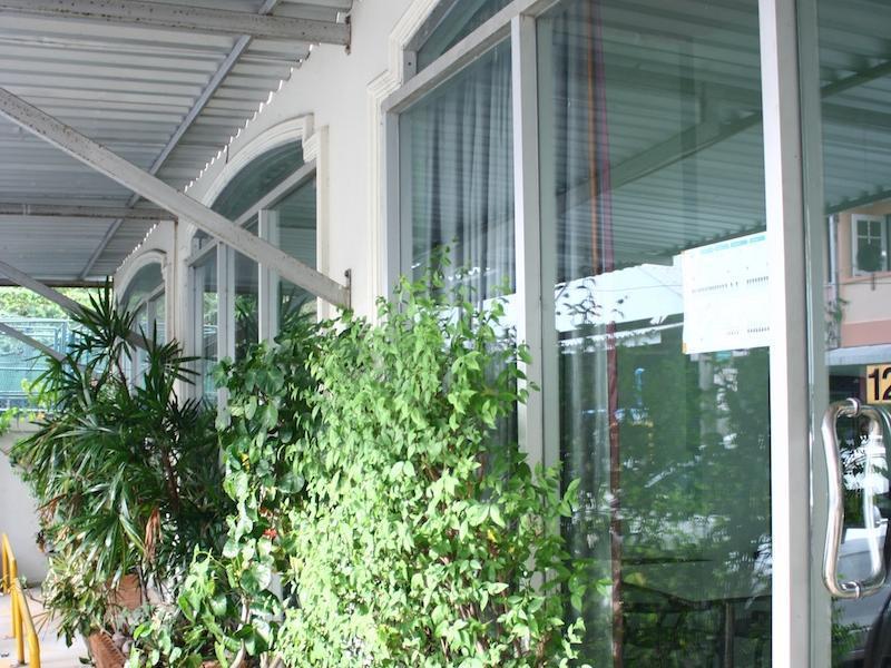 Ekkamon Inn *