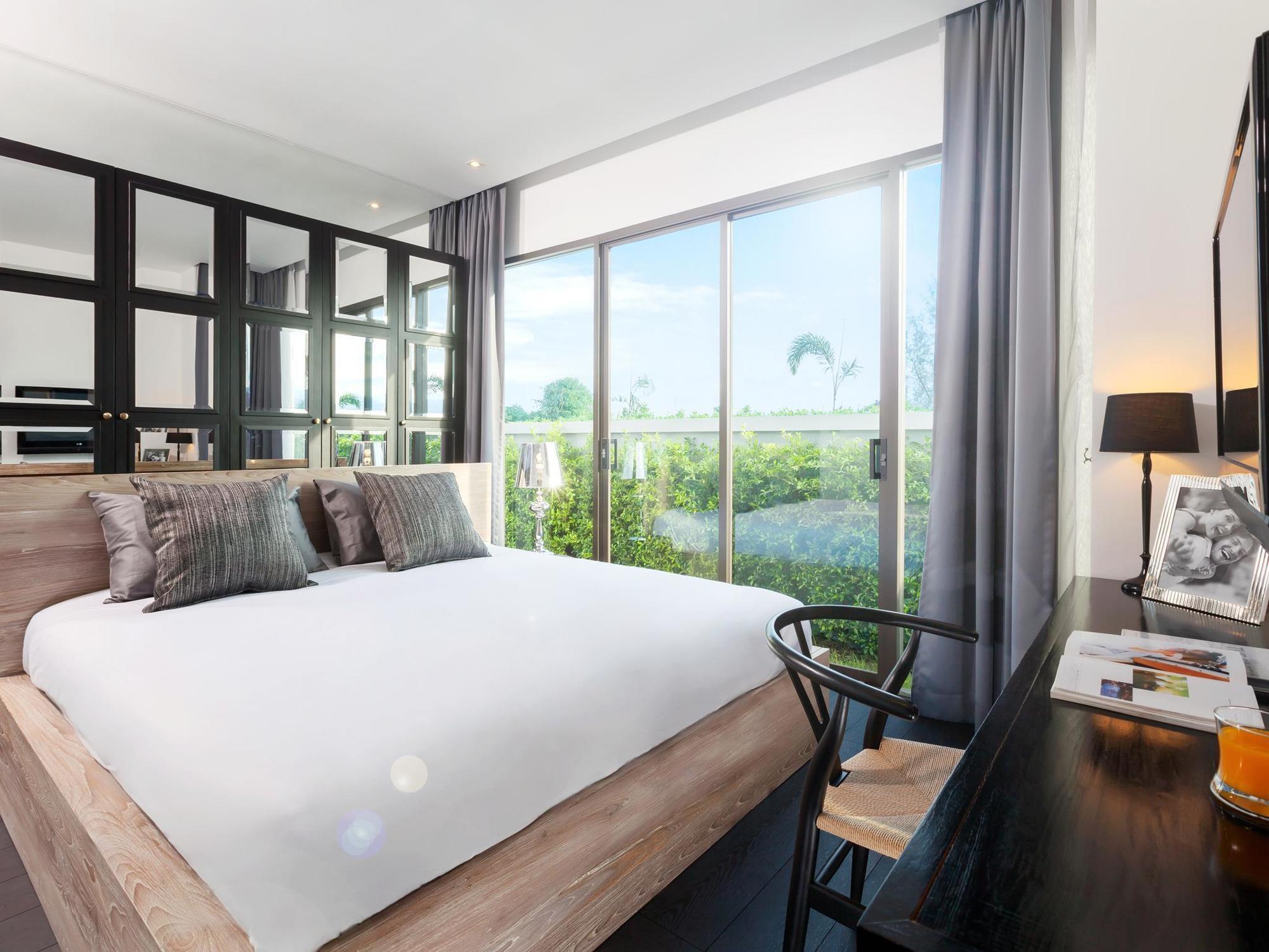The 8 Pool Apartment