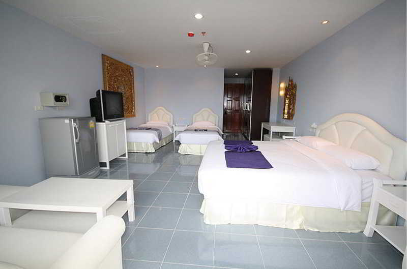Resort Chalong Beach Hotel Phuket 3*