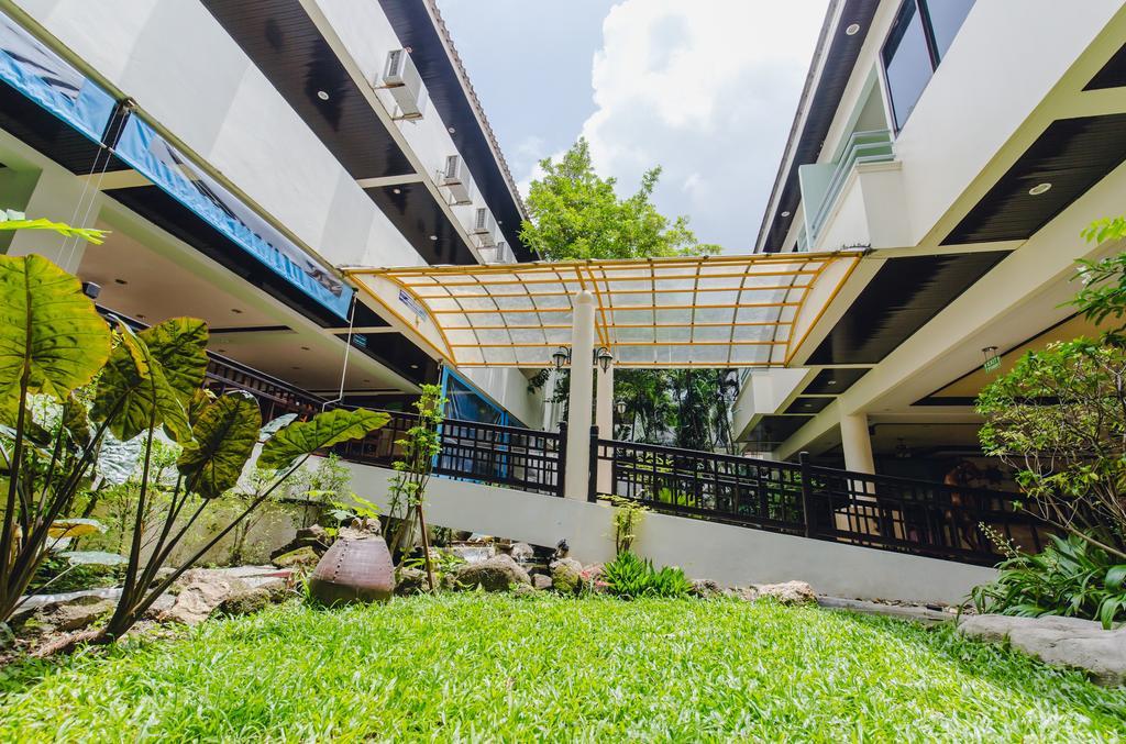 Karon Whale Hotel