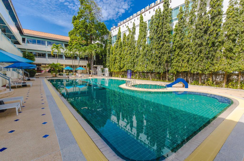 Karon Whale Hotel