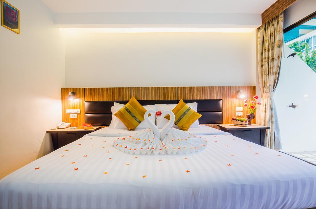 Karon Whale Hotel