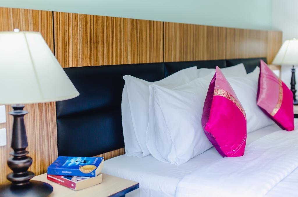 Hotel Karon Whale
