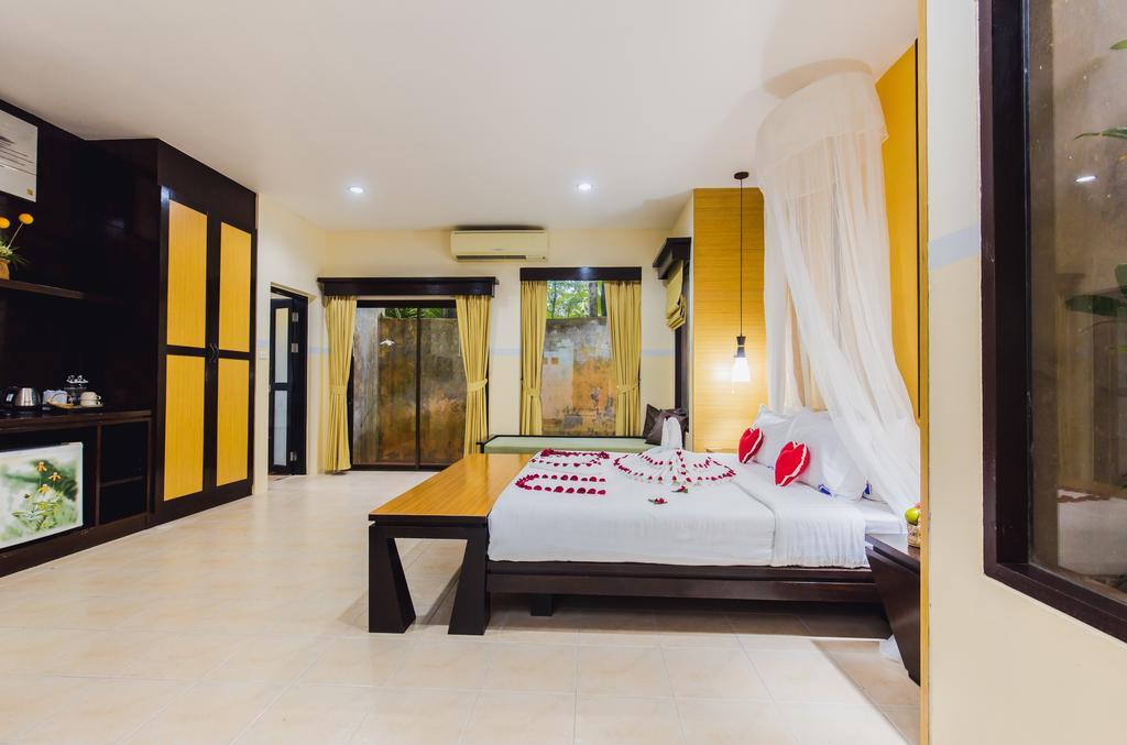 Karon Whale Hotel 3*