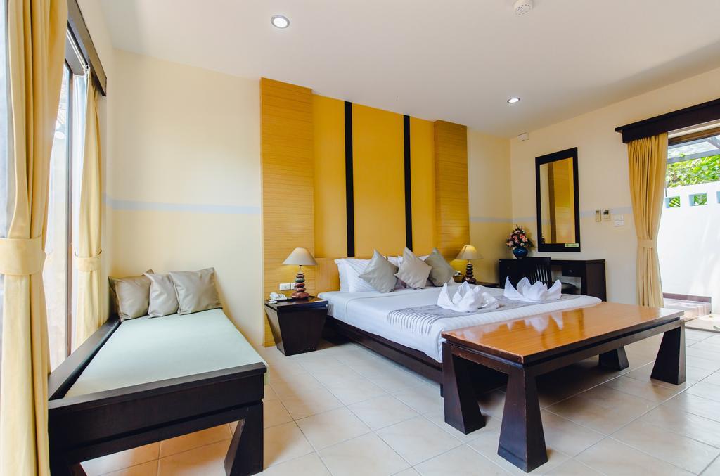 Karon Whale Hotel