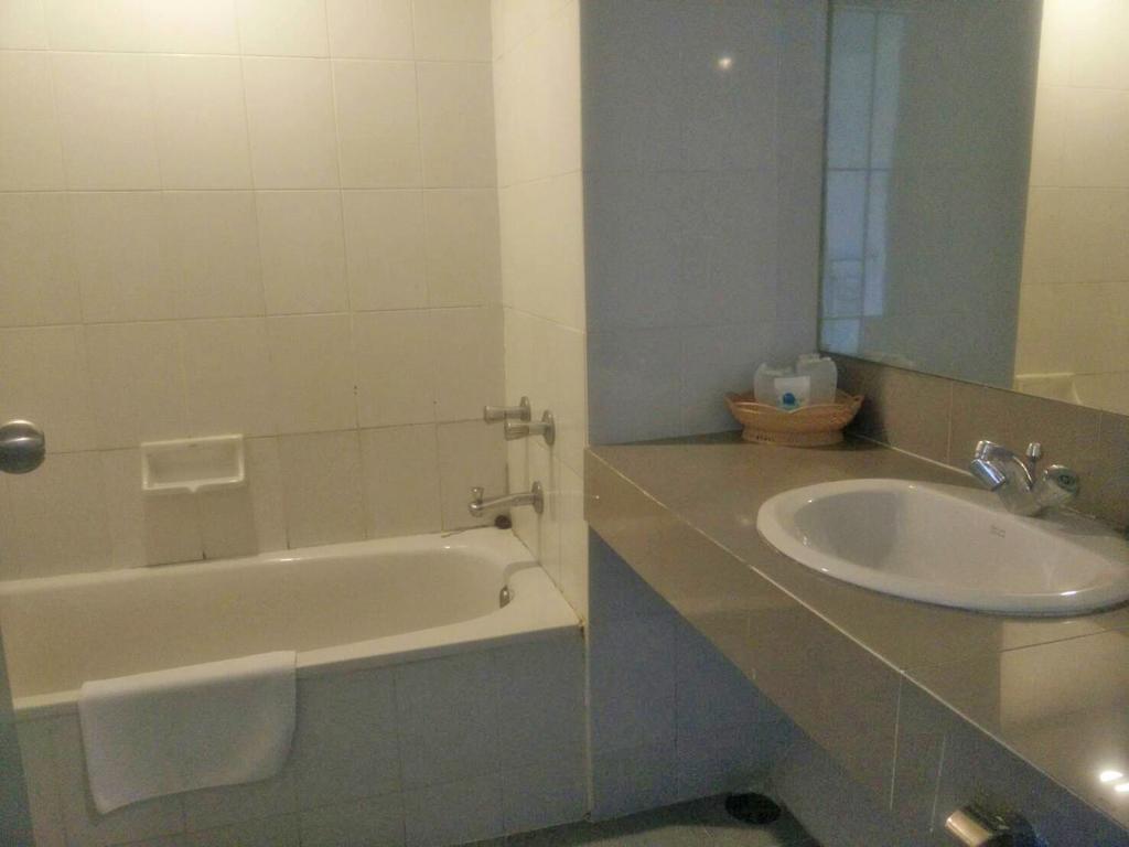 Sinthavee Hotel 2*