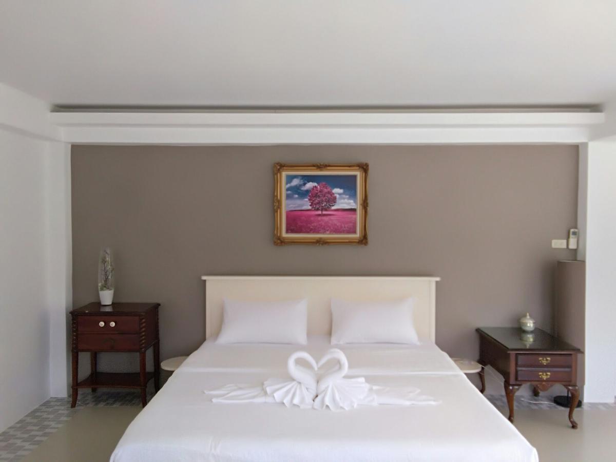 Ananda Place 2*