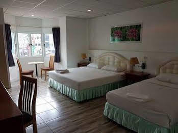 Welcome @ Karon Beach. Single From Only 500 Baht Guest house Phuket