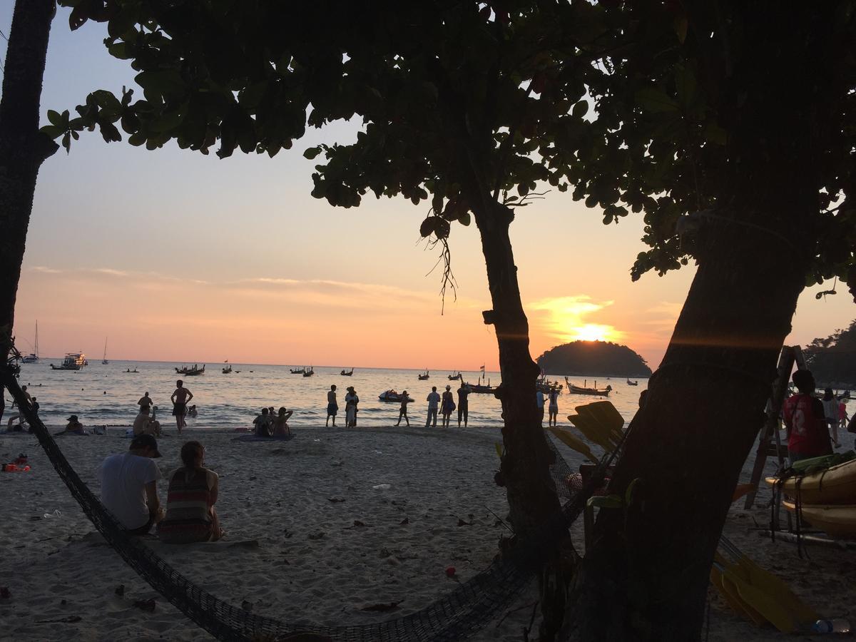 Vitamin Sea Hostel *