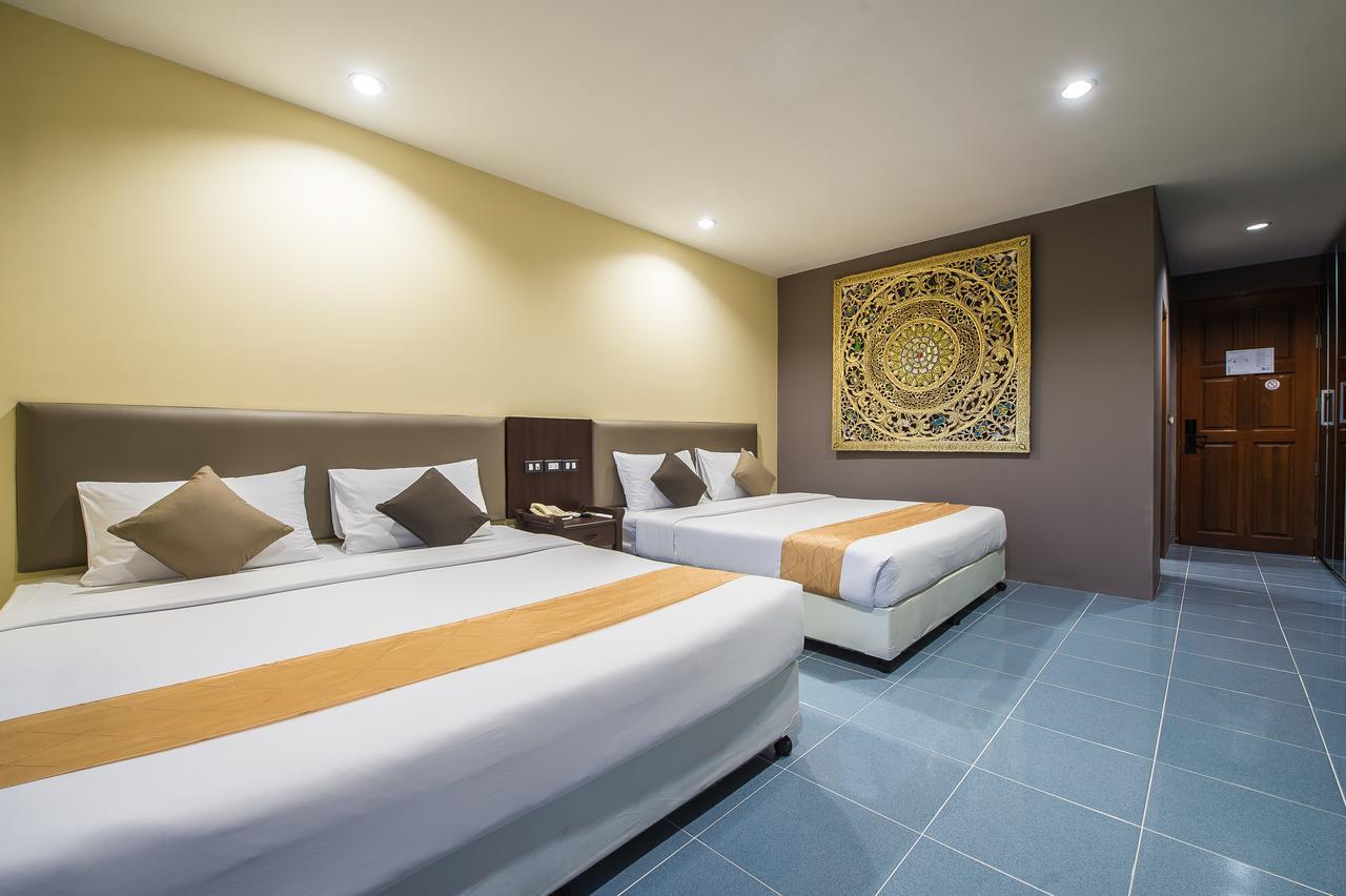 Chalong Beach Hotel Phuket 3*