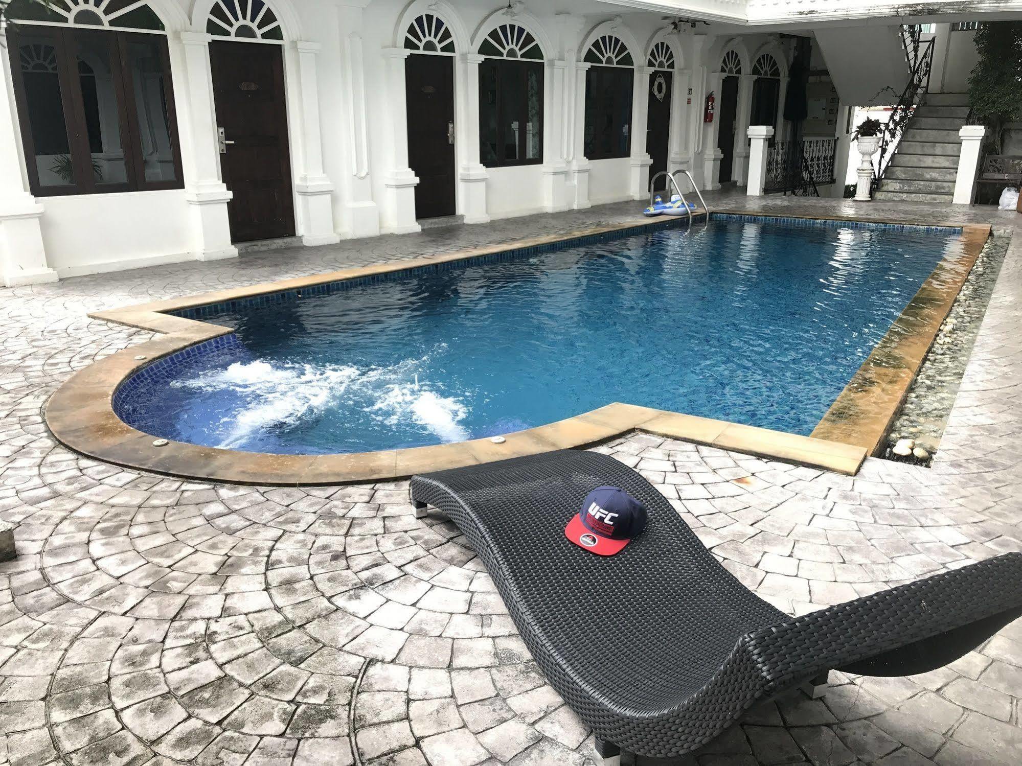 Hotel Chic Boutique 3*