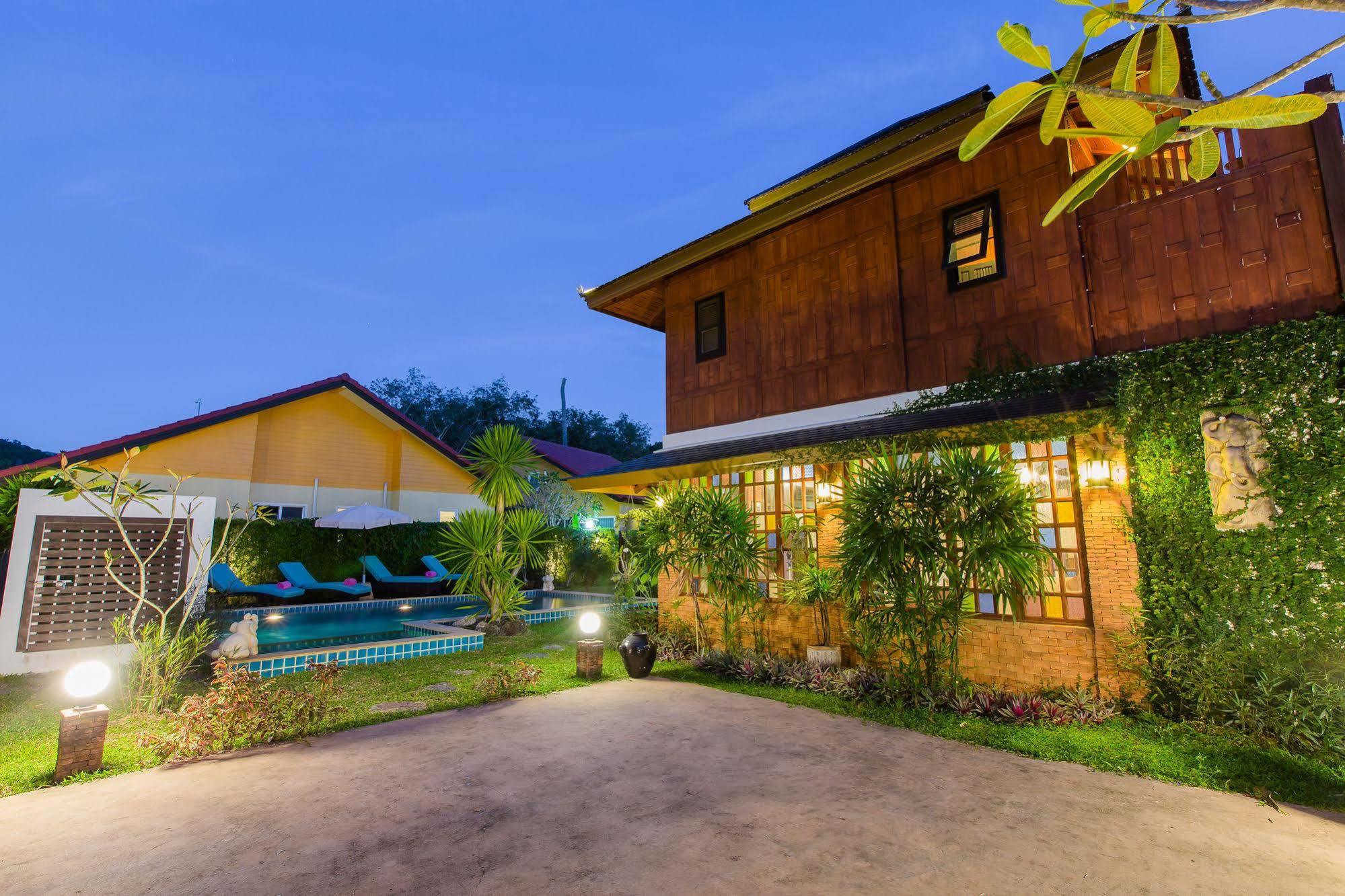 Lemon Tree Naturist Resort Naiharn Beach Phuket 3* Phuket