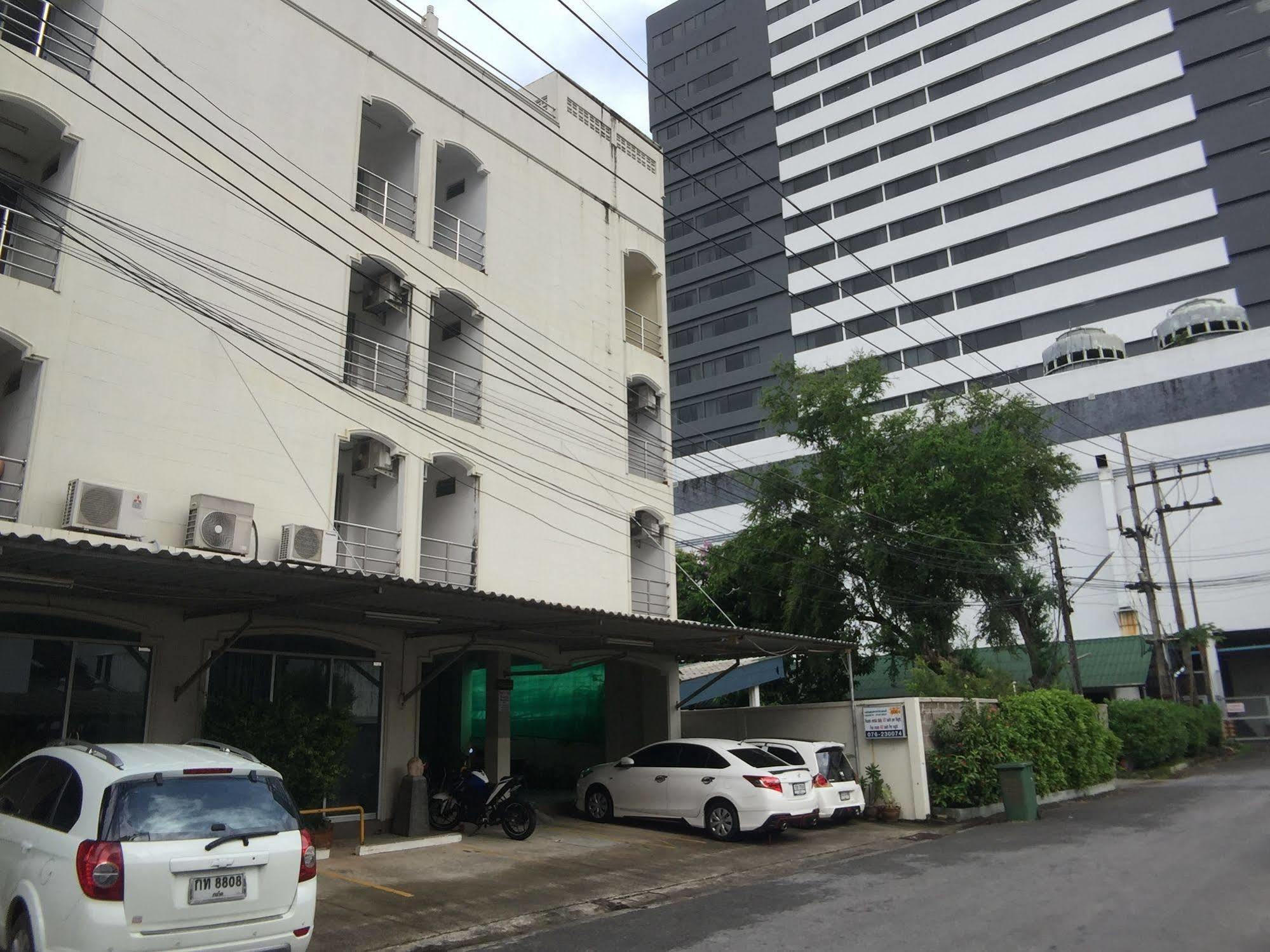 Inn Ekkamon *