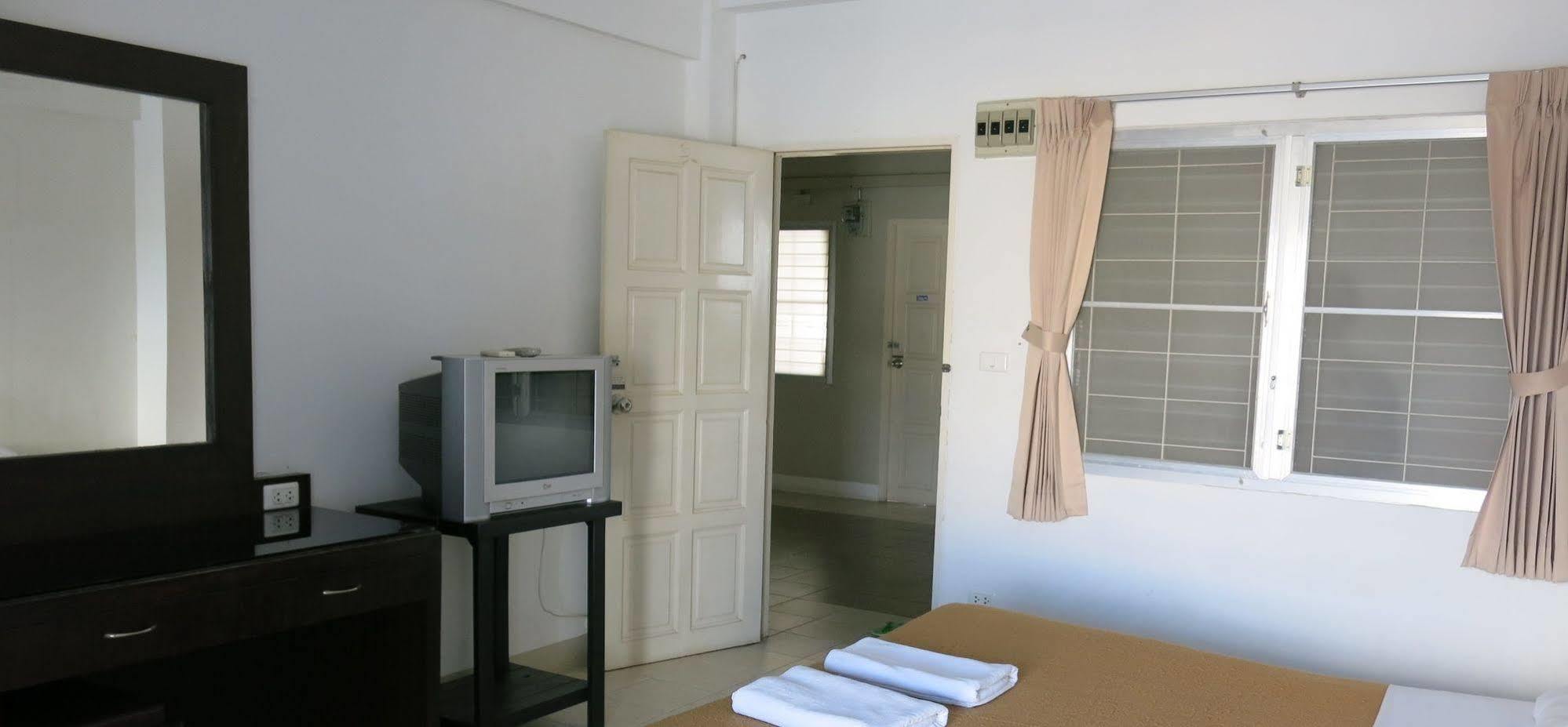 Ekkamon Inn *
