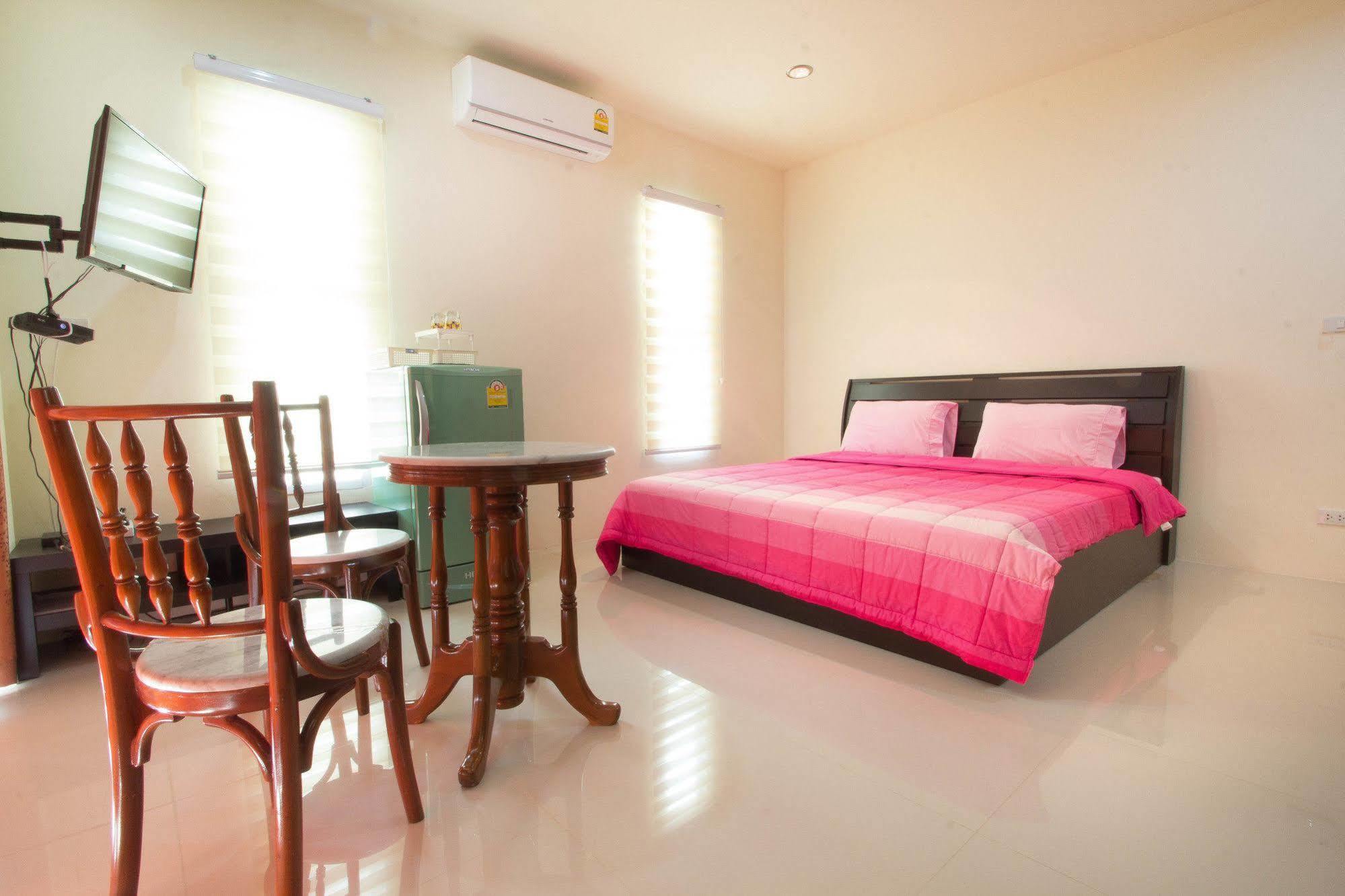 Nu Airport Aparthotel