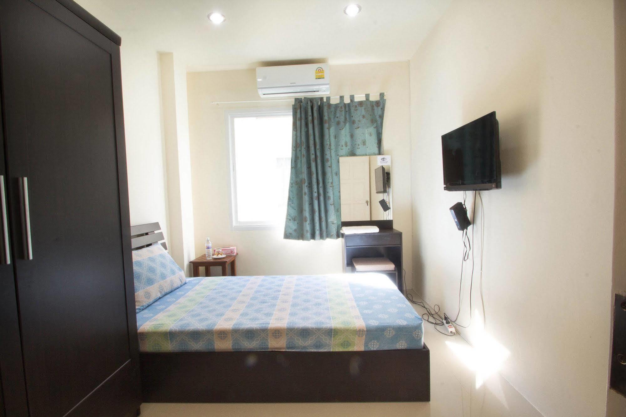 Nu Airport Aparthotel 3*