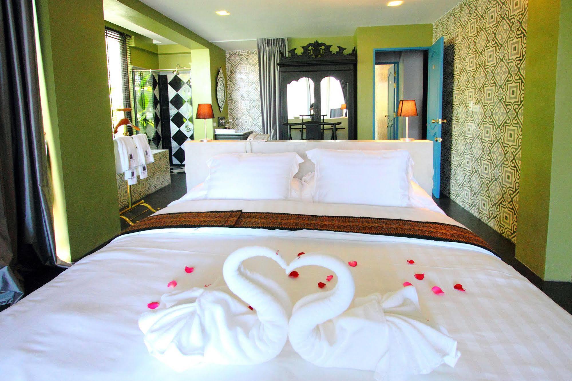 Sky Lantern Hotel 3*