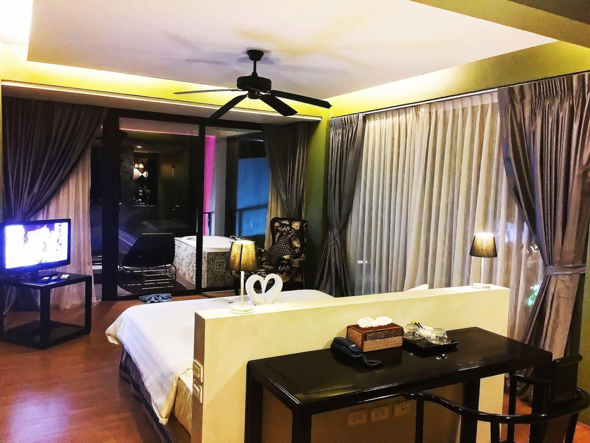 Sky Lantern Hotel