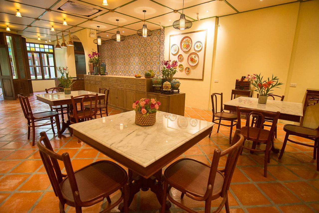 Hotel Woo Gallery & Boutique Phuket