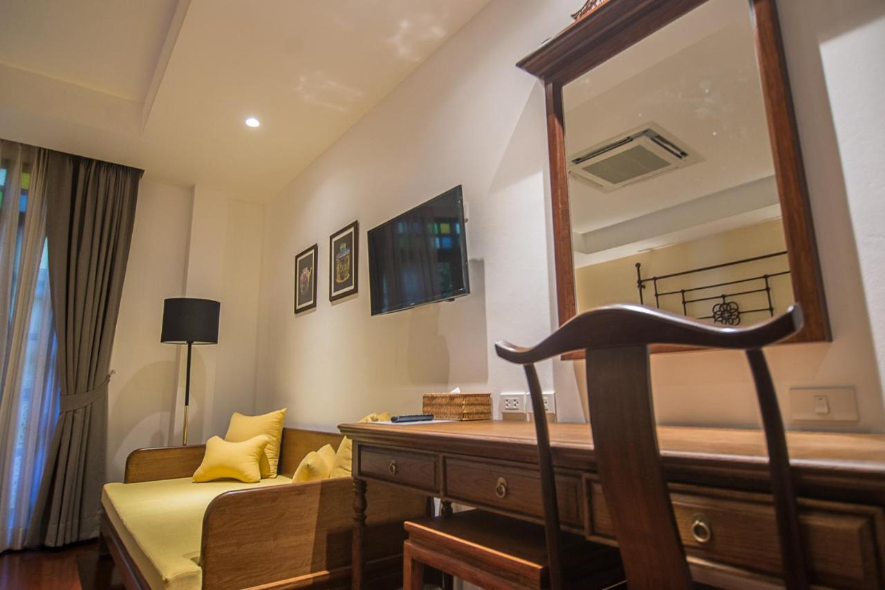 Hotel Woo Gallery & Boutique