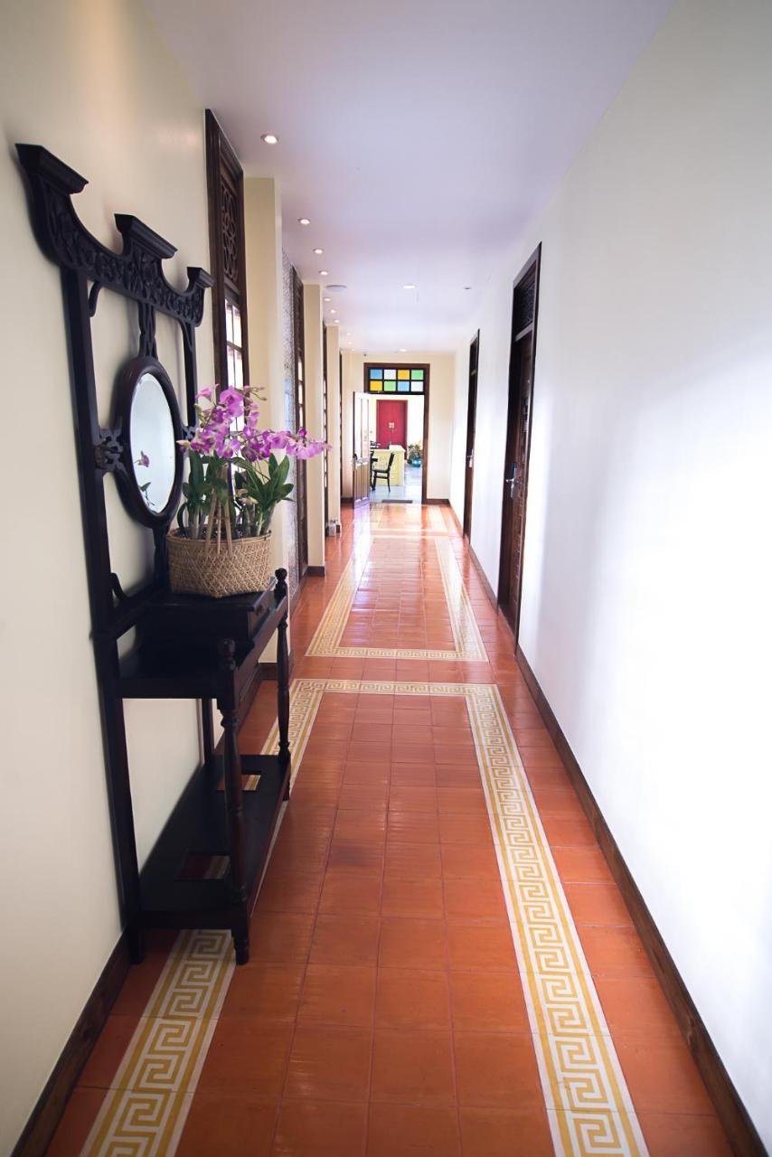 Hotel Woo Gallery & Boutique