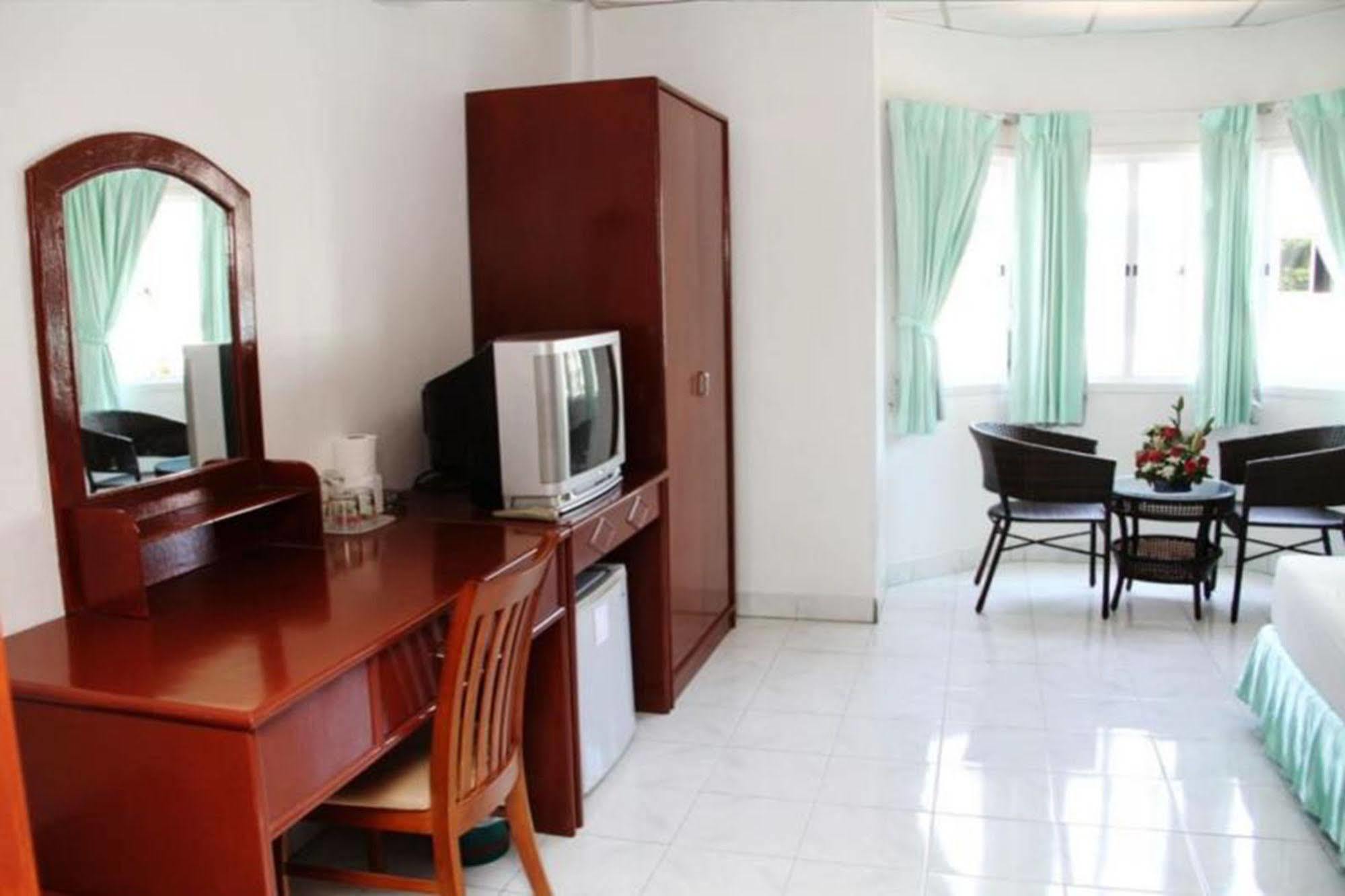 Welcome @ Karon Beach. Single From Only 500 Baht 2*