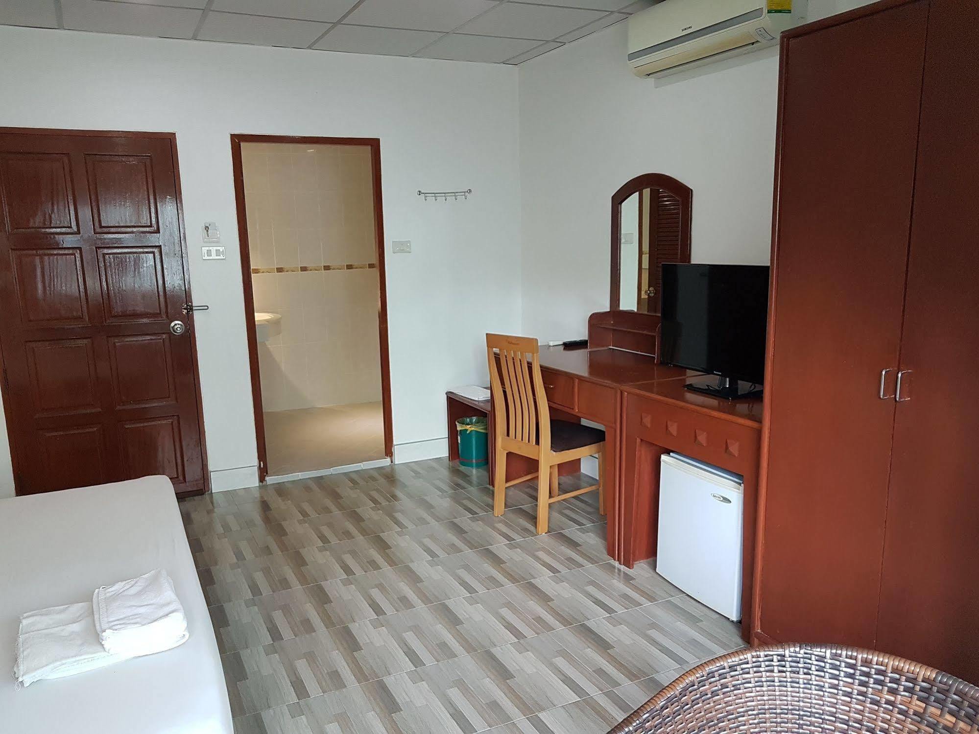 Welcome @ Karon Beach. Single From Only 500 Baht Guest house