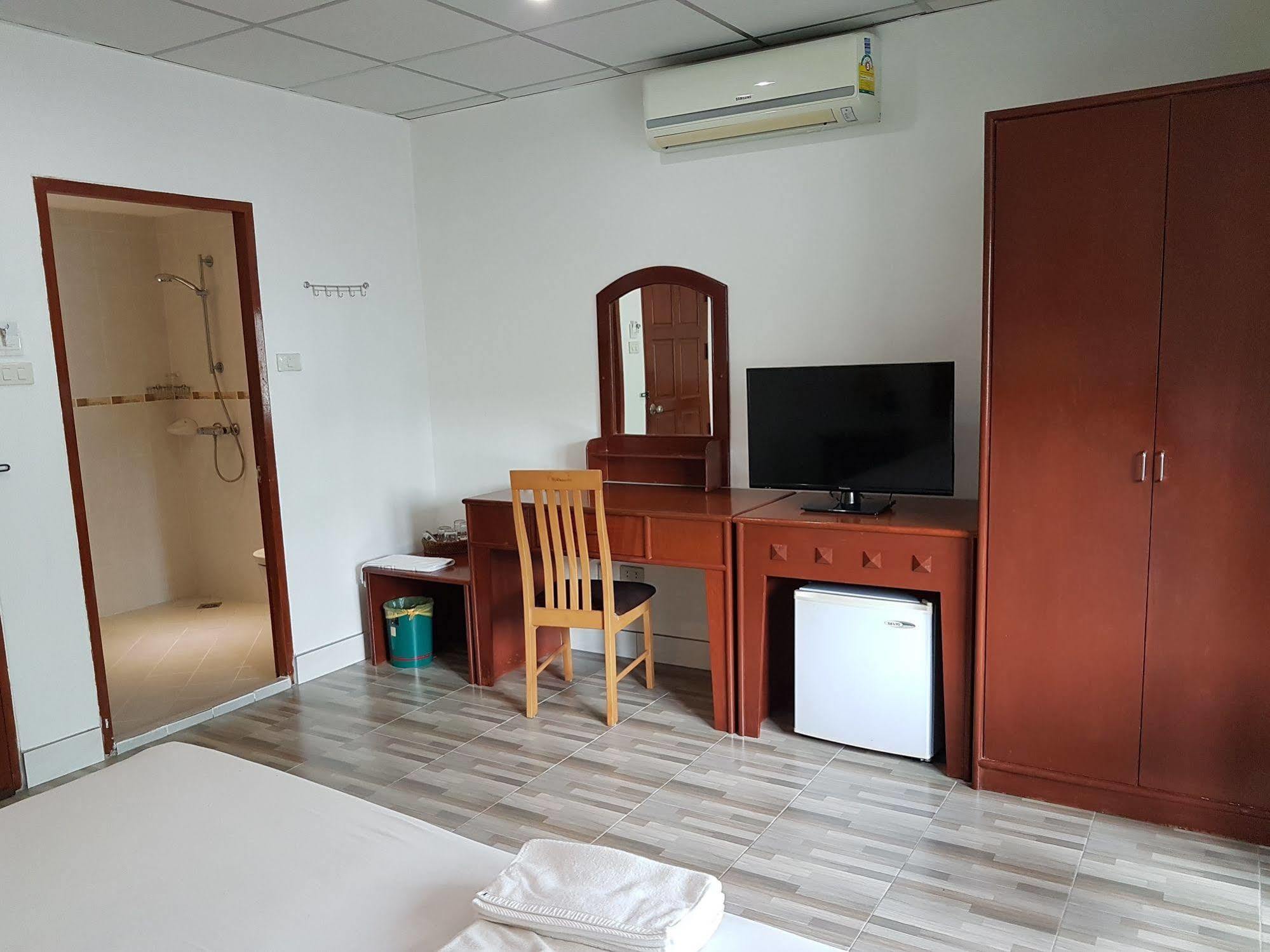 Welcome @ Karon Beach. Single From Only 500 Baht Guest house
