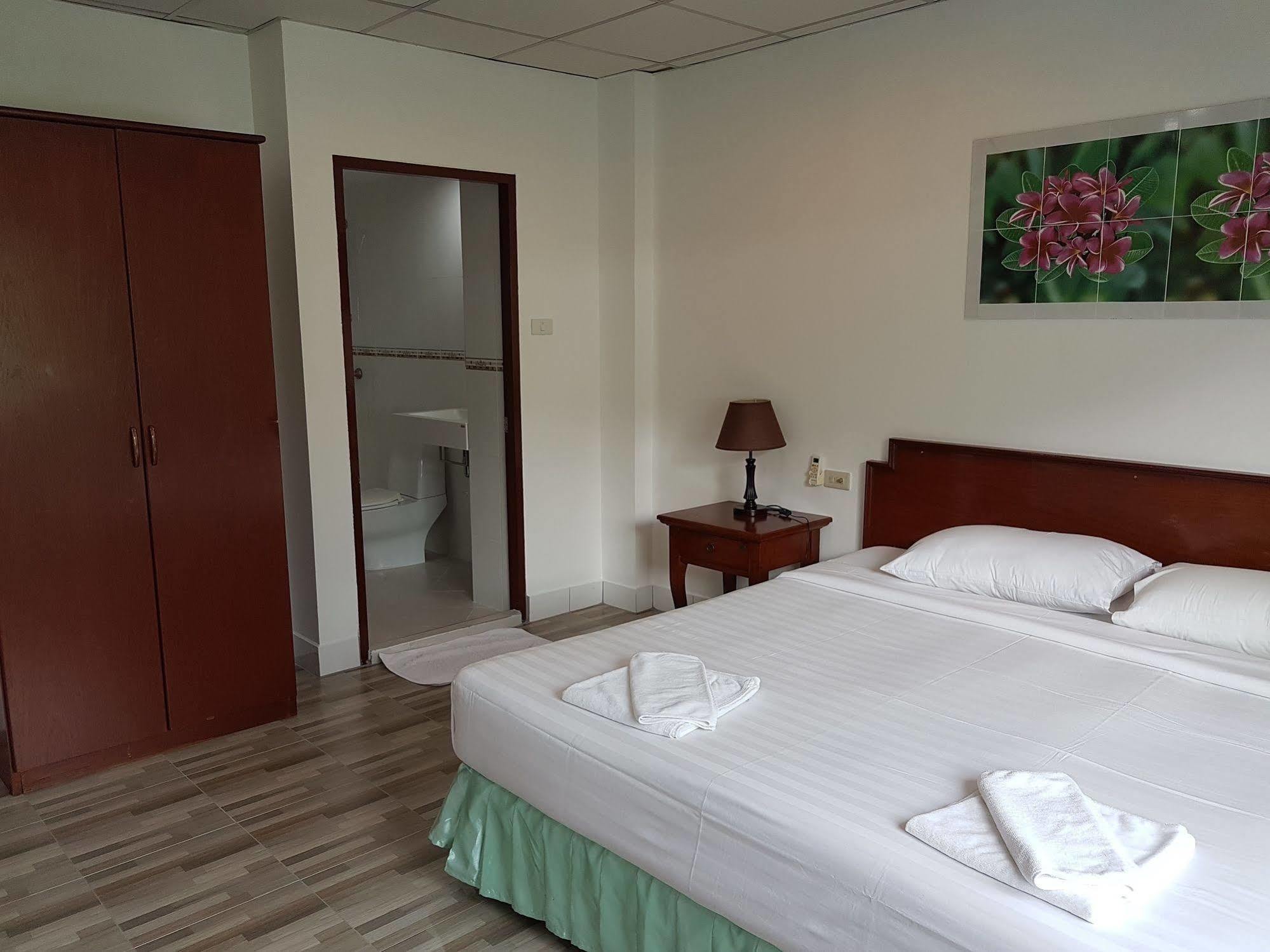Guest house Welcome @ Karon Beach. Single From Only 500 Baht 2*