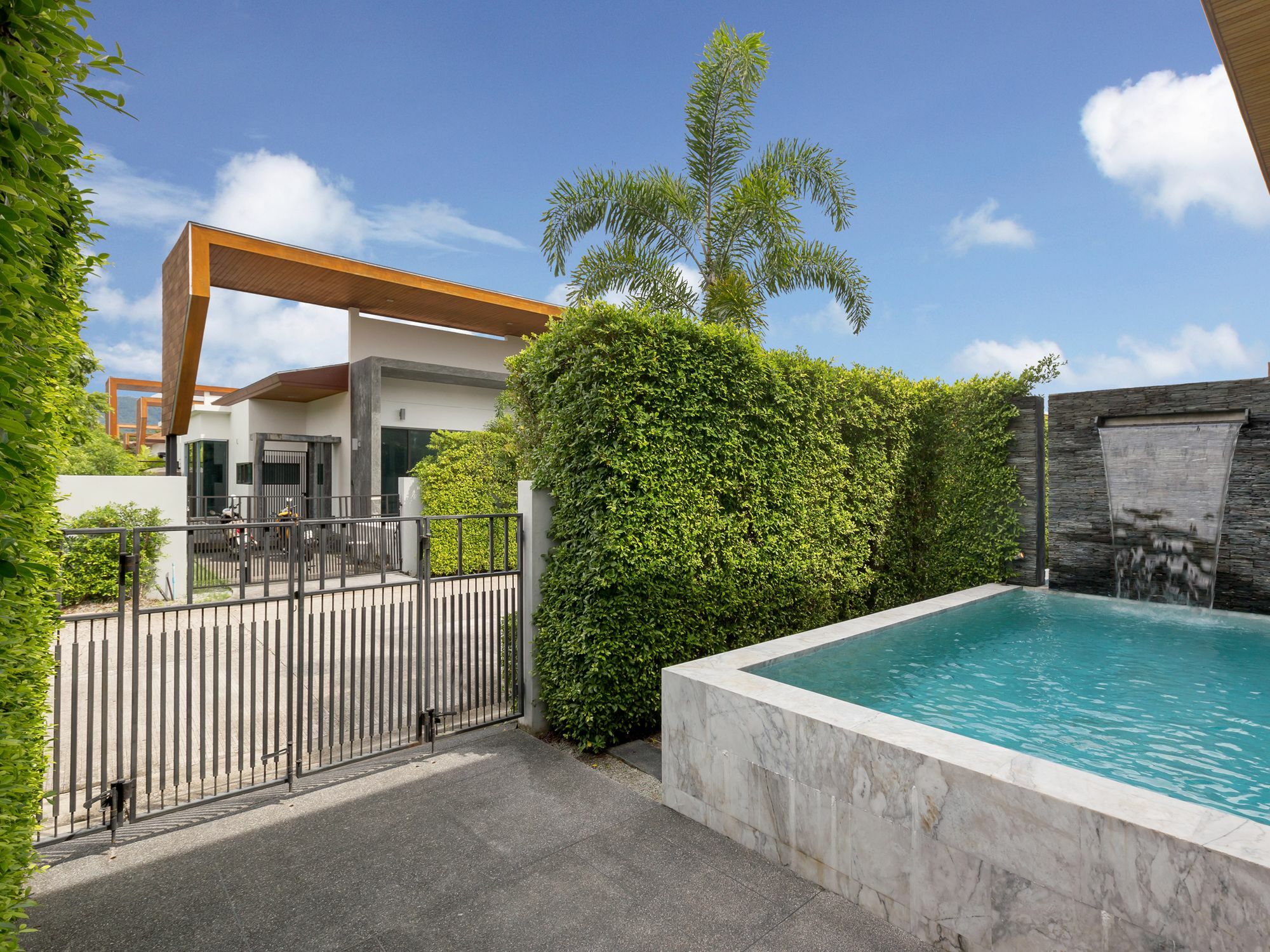 The 8 Pool Apartment