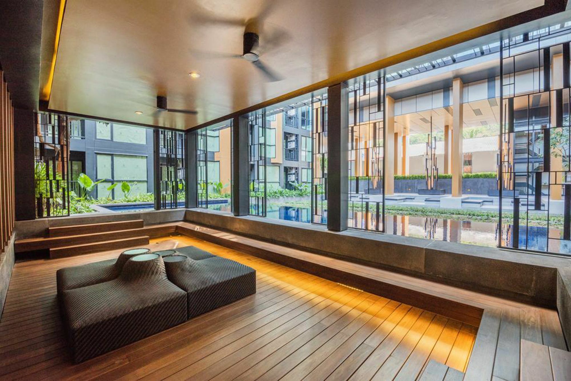 Hotel The Base Height By Gif 3*
