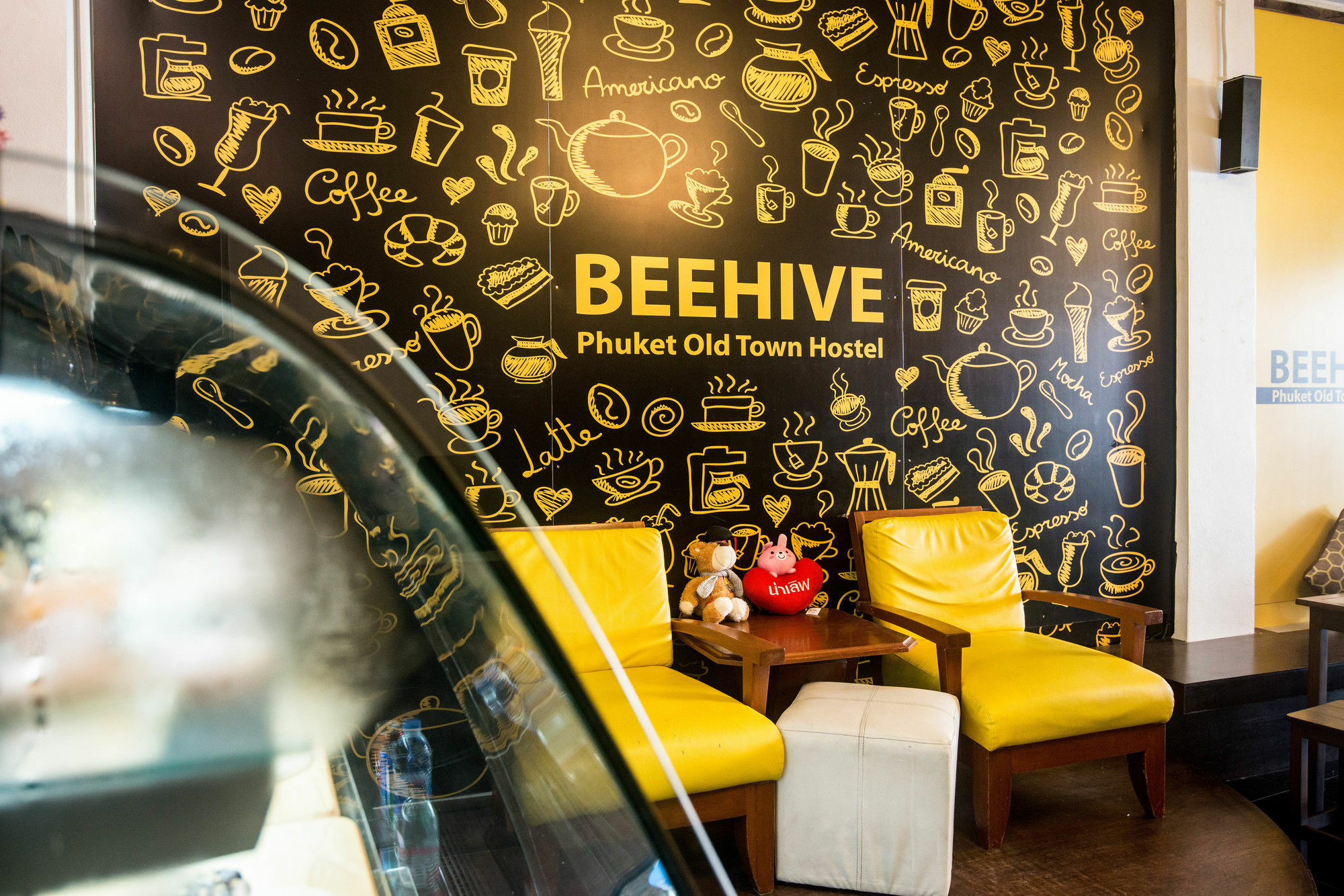 Beehive Old Town Hostel *