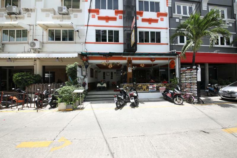 Oyo 126 Patong Station House Hotel 2*