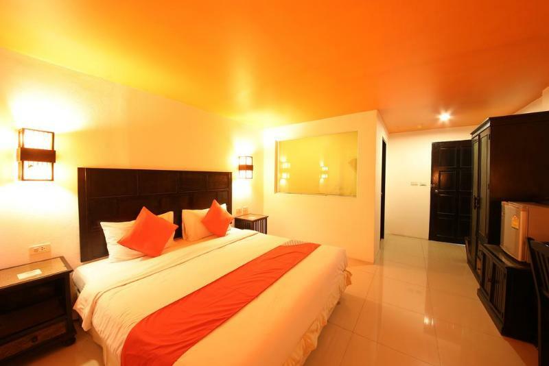 Hotel Oyo 126 Patong Station House 2*