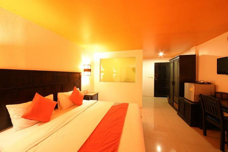 Oyo 126 Patong Station House 2*