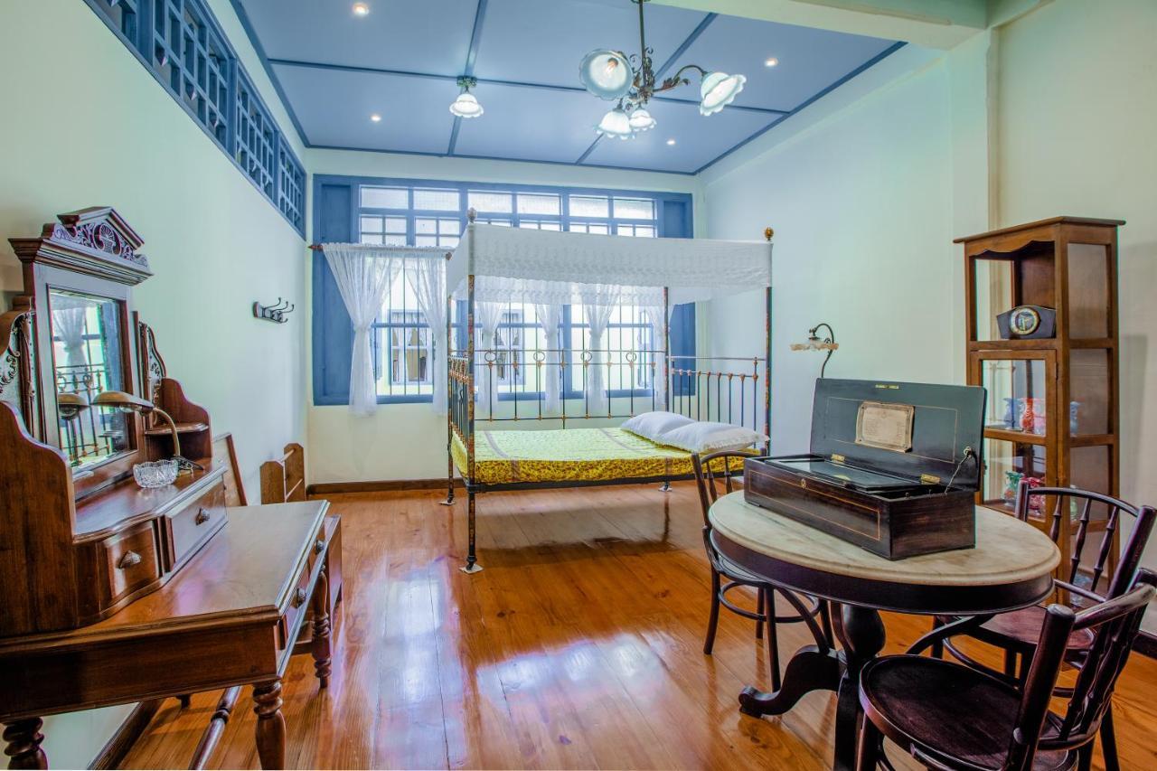 Hotel Woo Gallery & Boutique