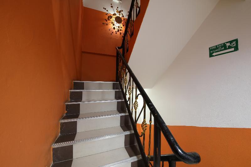 Hotel Oyo 126 Patong Station House 2*