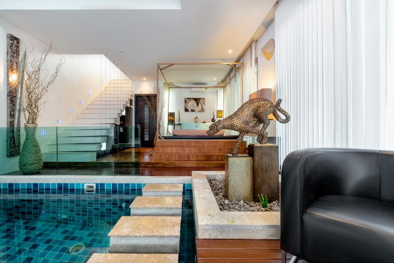 Beachfront Pool Vanilla Apartment