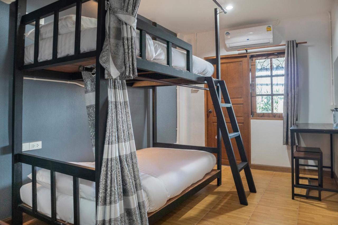 Oyo 736 Poshtel 3*