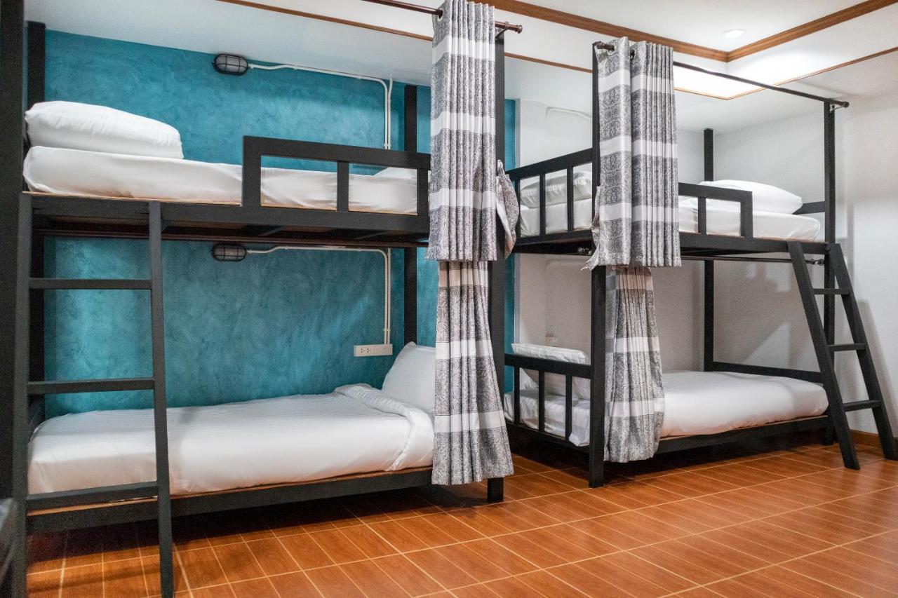 Oyo 736 Poshtel Hotel