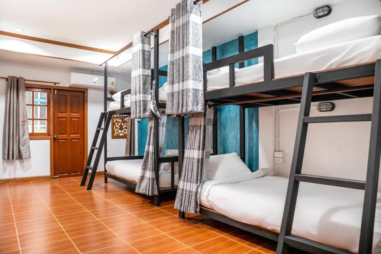 Oyo 736 Poshtel 3*