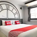 Oyo 501 At Night Hostel