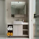Cozy Apartment With Lake View By Ibg Property 1405
