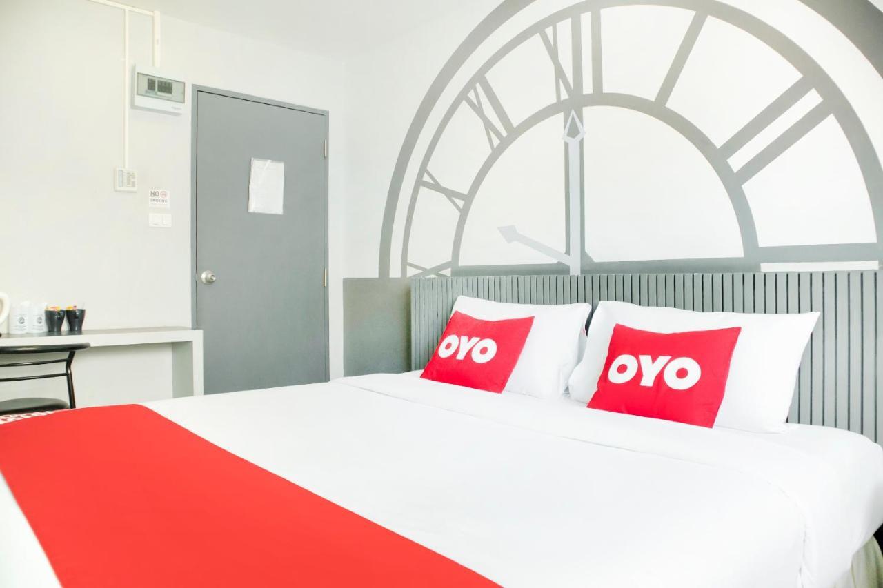 Oyo 501 At Night