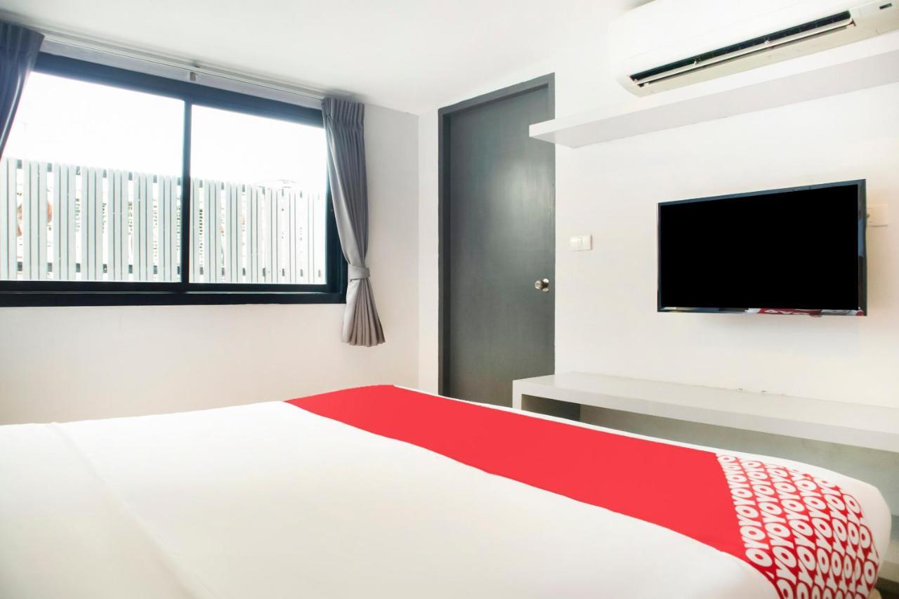 Hotel Oyo 501 At Night Phuket