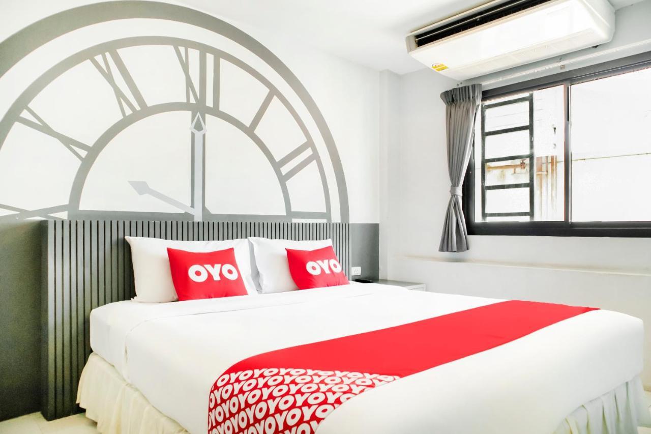 Hotel Oyo 501 At Night