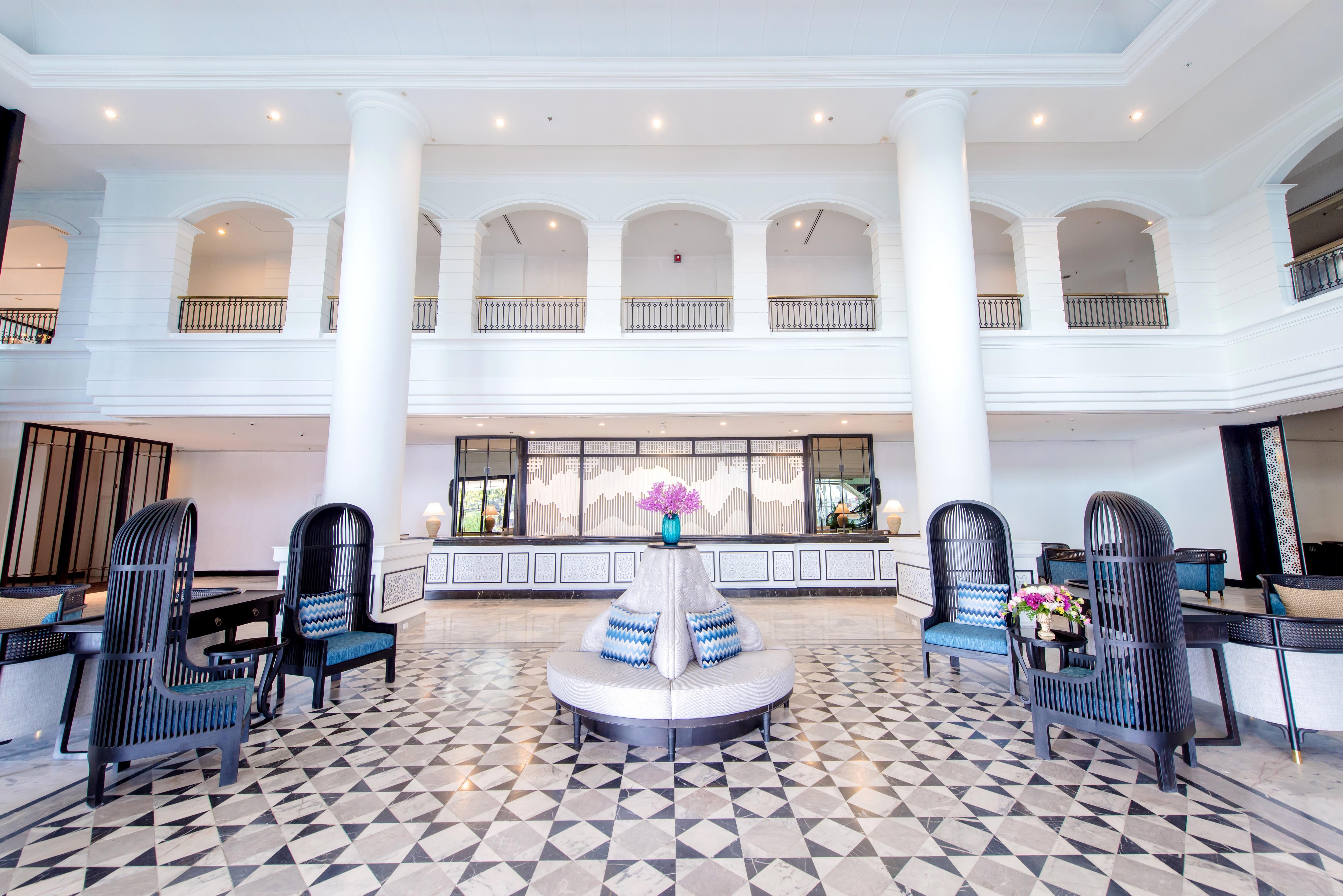 Courtyard By Marriott Town Hotel