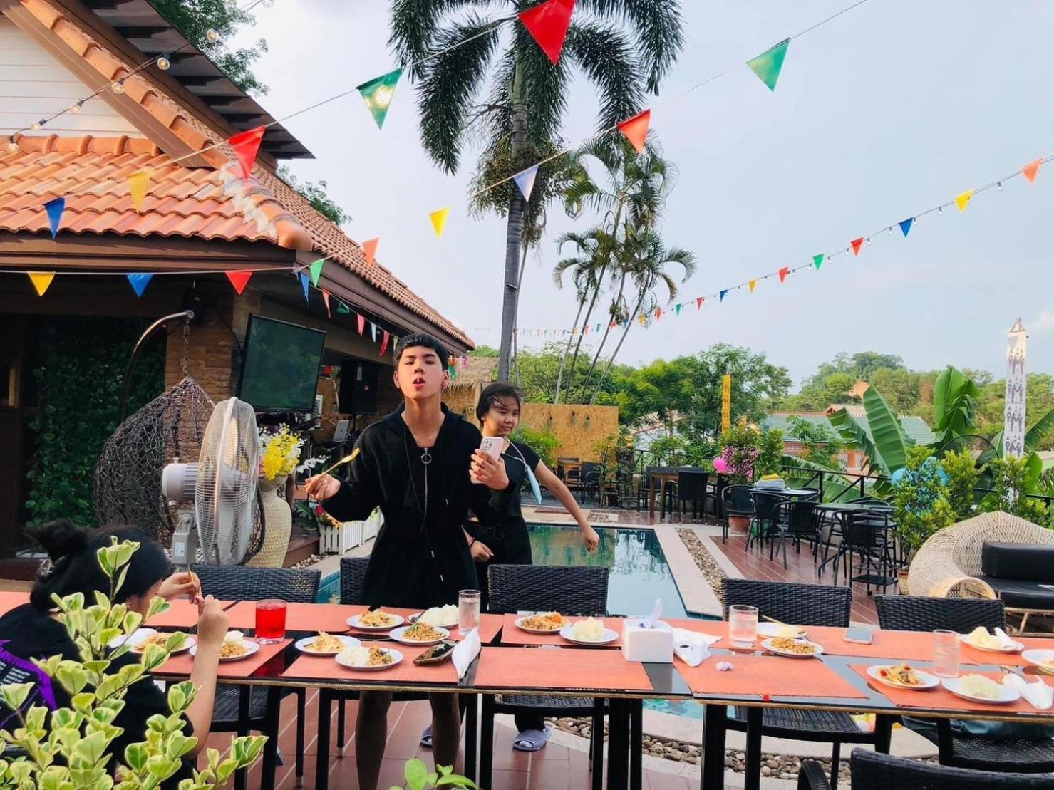 Cheeva Pool Homestay